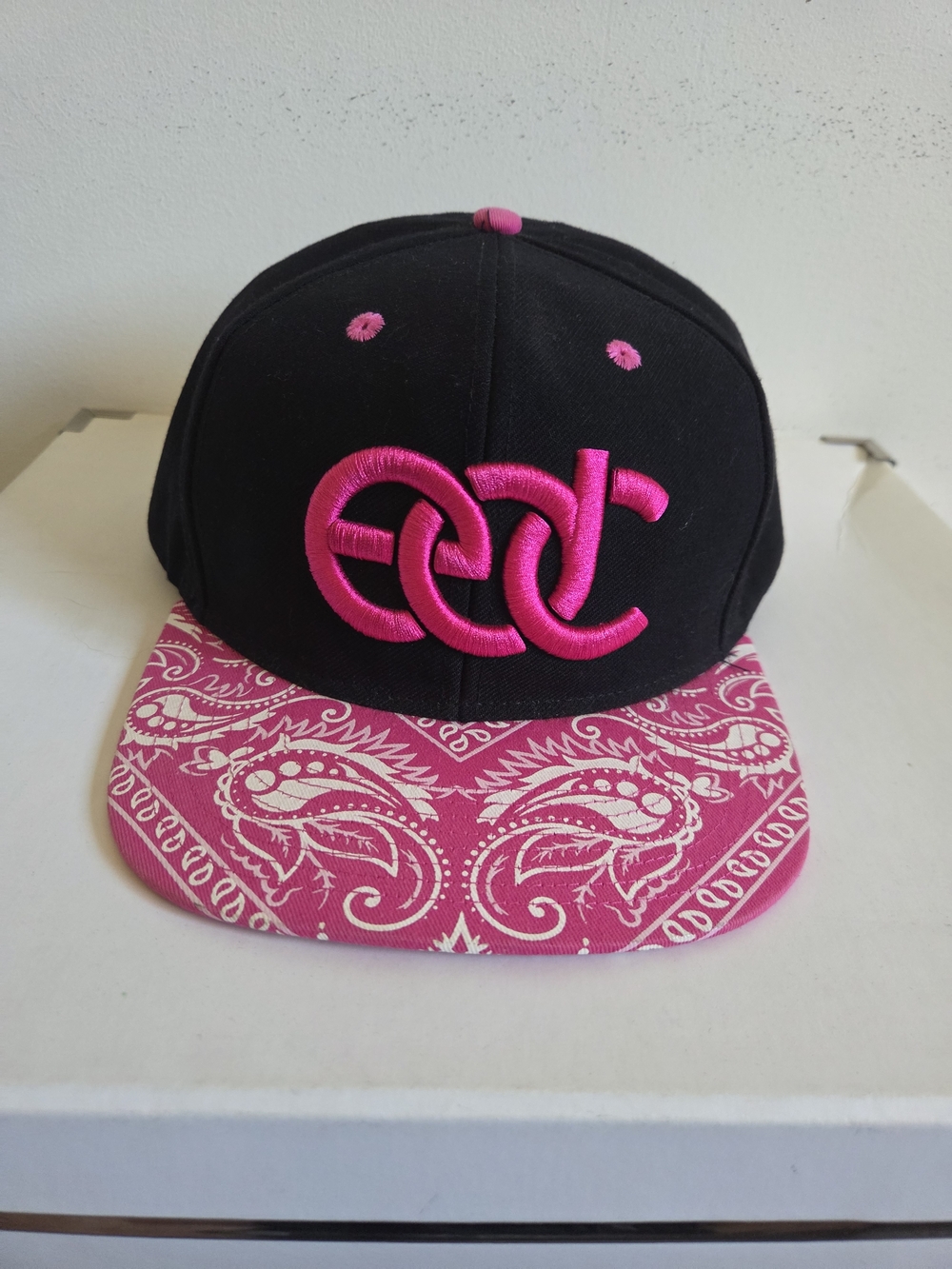 EDC Electric Daisy Carnival Rare Pink & Black Insomniac Snapback Hat